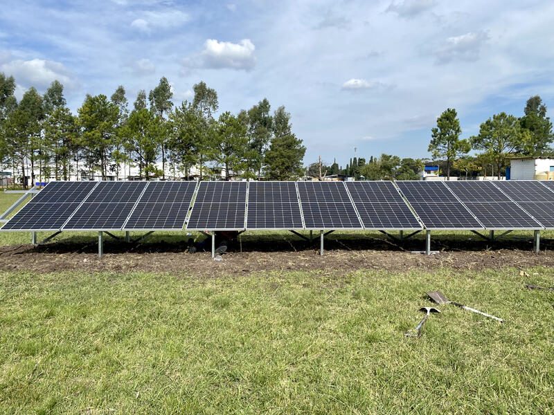 Instalación de energía solar en parque industrial pilar de 5kw